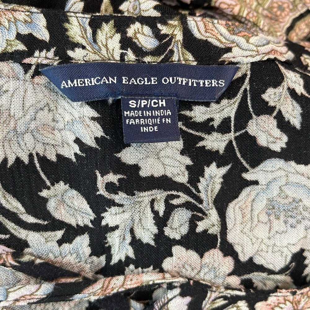 AMERICAN EAGLE RUFFLE HEM FLORAL TOP - Picture 8 of 10